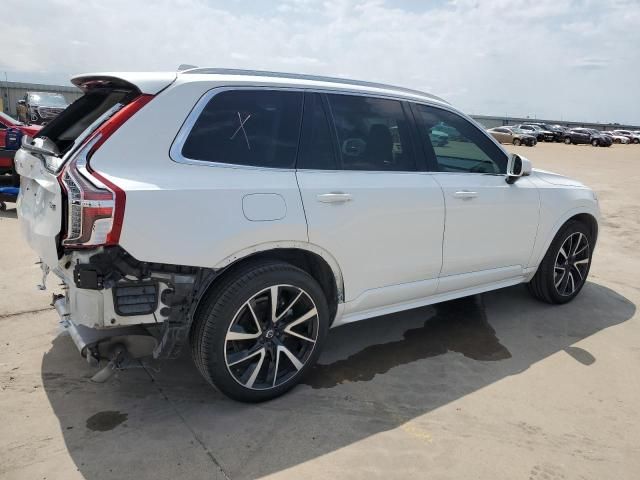 2022 Volvo XC90 T6 Momentum