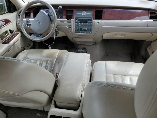 2005 Lincoln Town Car Signature