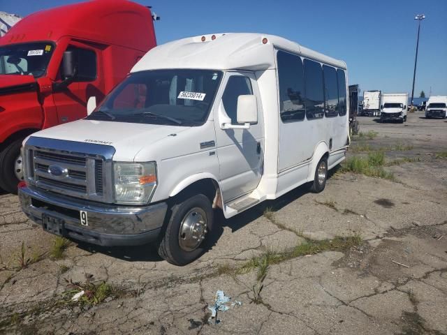 2010 Ford Econoline E350 Super Duty Cutaway Van