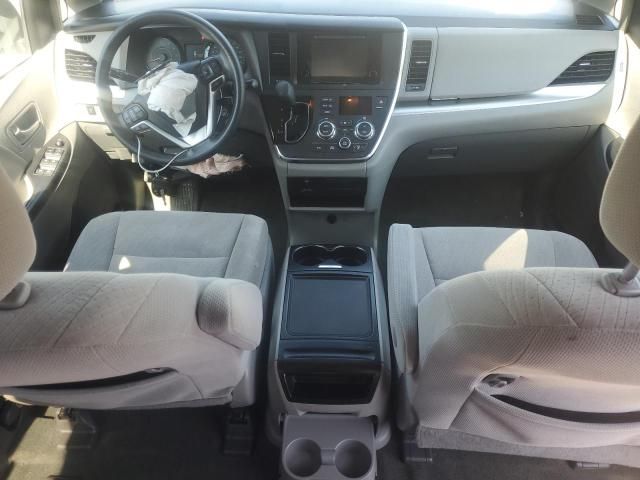 2017 Toyota Sienna LE