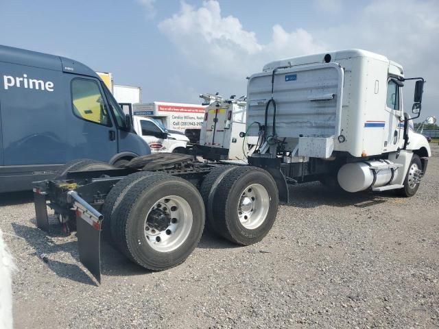 2004 Freightliner Conventional Columbia