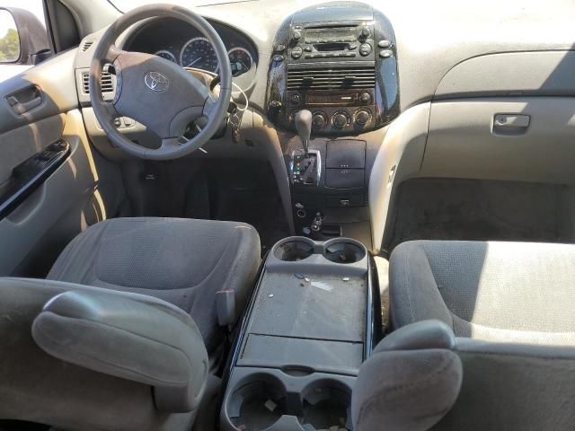 2004 Toyota Sienna CE