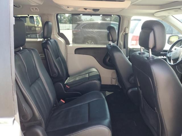 2016 Chrysler Town & Country Touring L