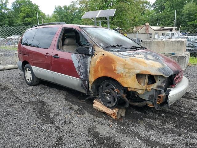 2000 Toyota Sienna LE