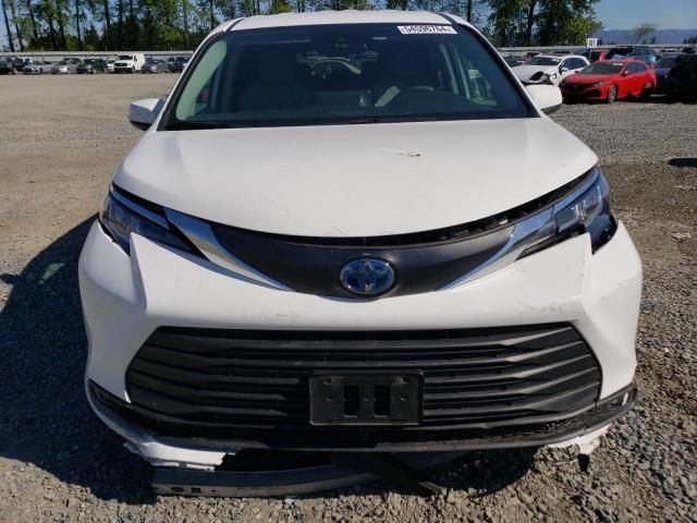 2021 Toyota Sienna LE