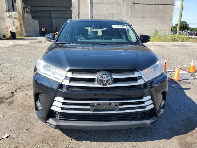 2017 Toyota Highlander SE