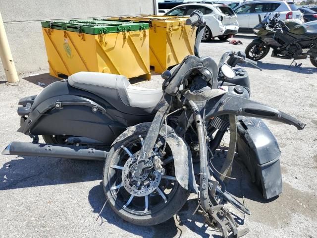 2022 Indian Motorcycle Co. Springfield Dark Horse