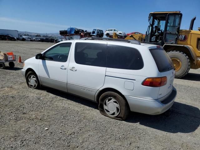 2000 Toyota Sienna LE