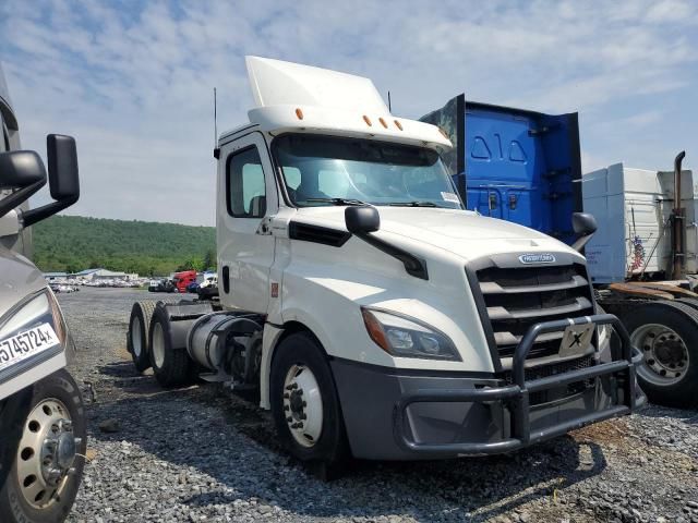 2020 Freightliner Cascadia 126