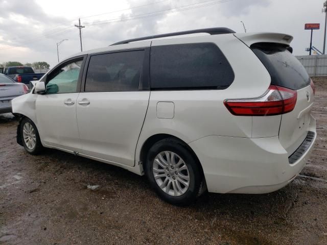 2017 Toyota Sienna XLE