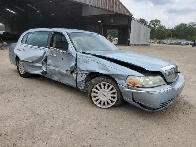 2005 Lincoln Town Car Signature