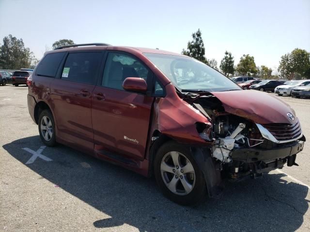 2016 Toyota Sienna LE