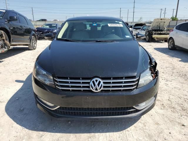 2012 Volkswagen Passat SEL