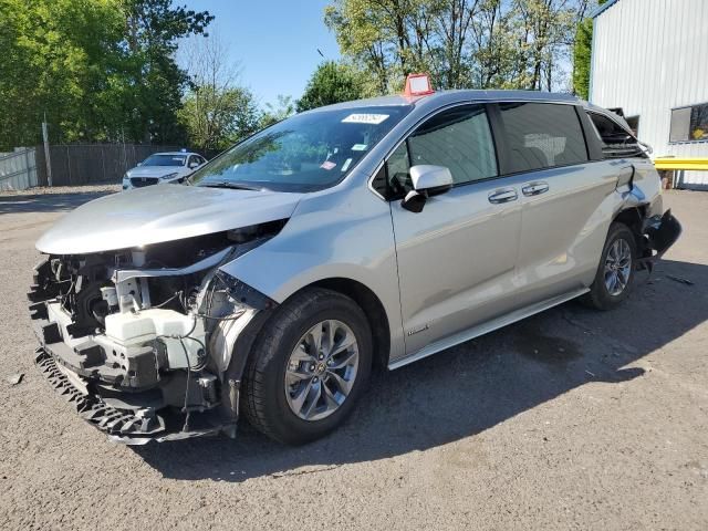 2021 Toyota Sienna LE