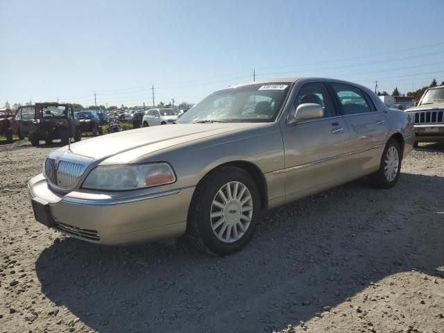 2005 Lincoln Town Car Signature Limited