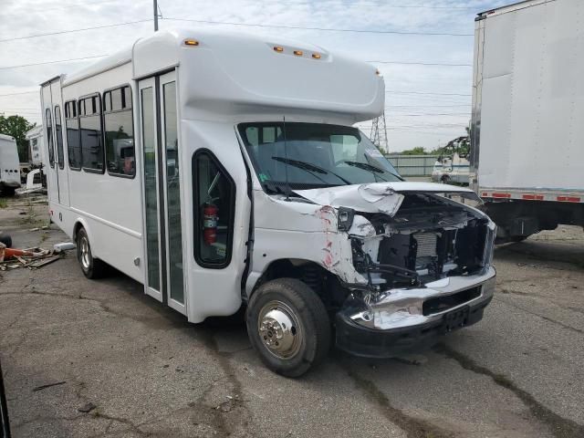 2024 Ford Econoline E450 Super Duty Cutaway Van