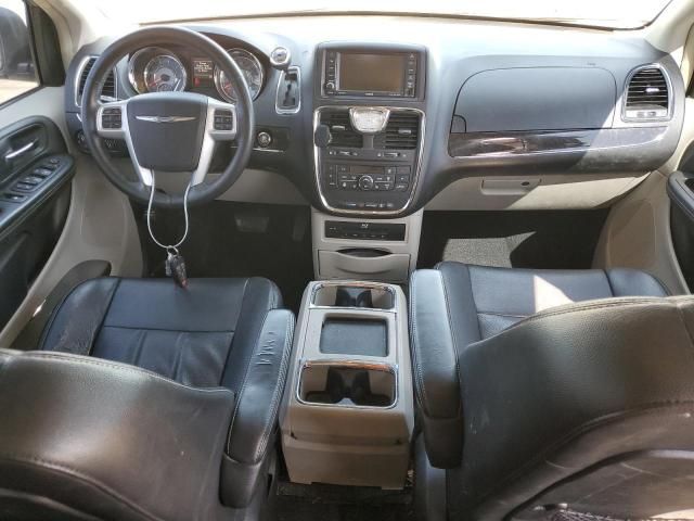 2014 Chrysler Town & Country Touring L