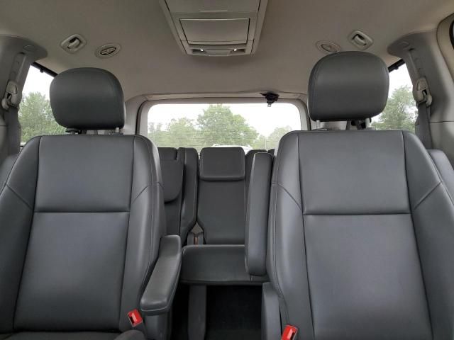 2011 Volkswagen Routan SE