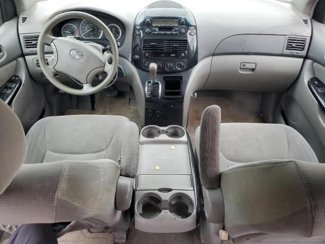 2004 Toyota Sienna CE