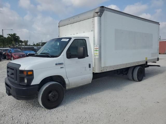 2015 Ford Econoline E350 Super Duty Cutaway Van