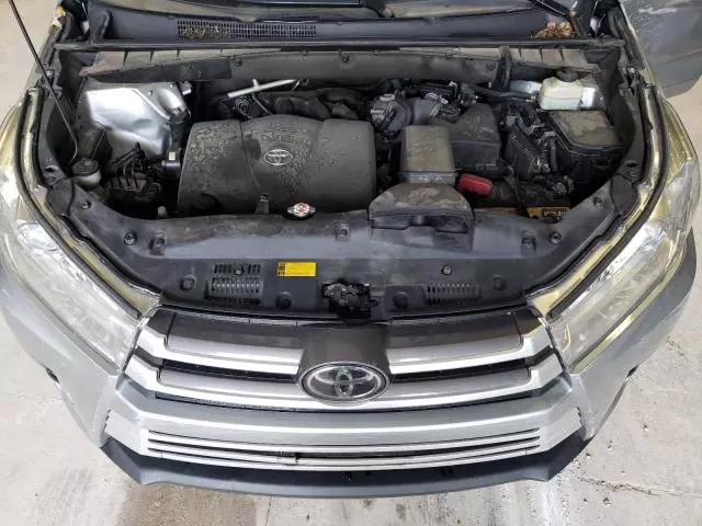 2018 Toyota Highlander SE