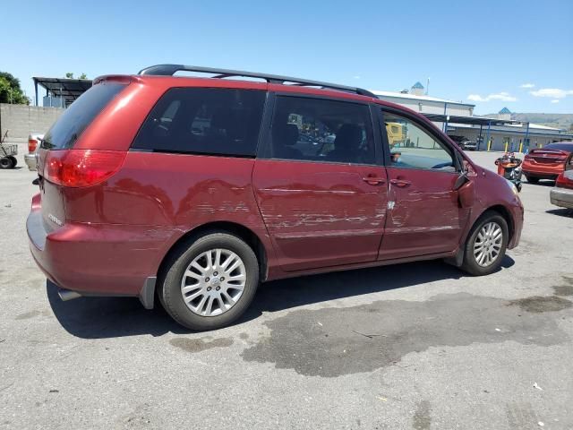 2010 Toyota Sienna XLE