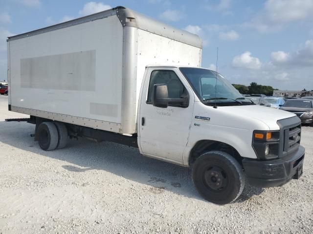 2015 Ford Econoline E350 Super Duty Cutaway Van