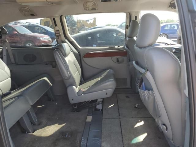 2005 Chrysler Town & Country Limited