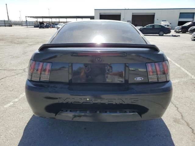 2000 Ford Mustang