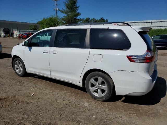 2016 Toyota Sienna LE