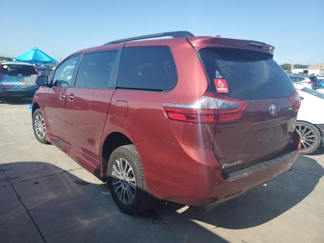 2020 Toyota Sienna XLE