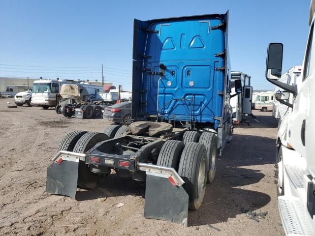 2018 Freightliner Cascadia 126