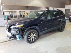 Carros salvage sin ofertas aún a la venta en subasta: 2015 Jeep Cherokee Latitude