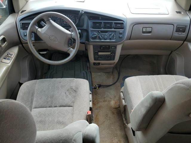 2000 Toyota Sienna LE