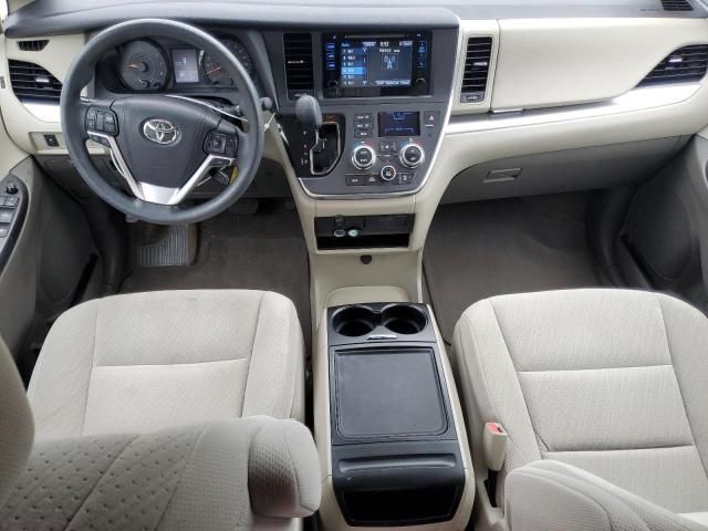 2017 Toyota Sienna LE