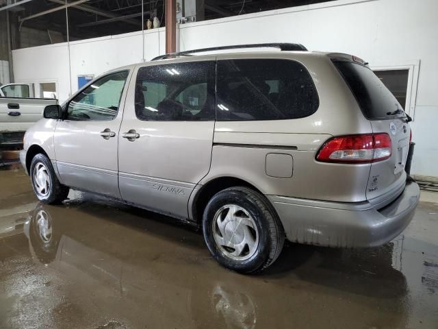 2002 Toyota Sienna LE