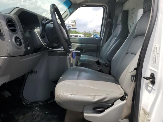 2018 Ford Econoline E350 Super Duty Cutaway Van