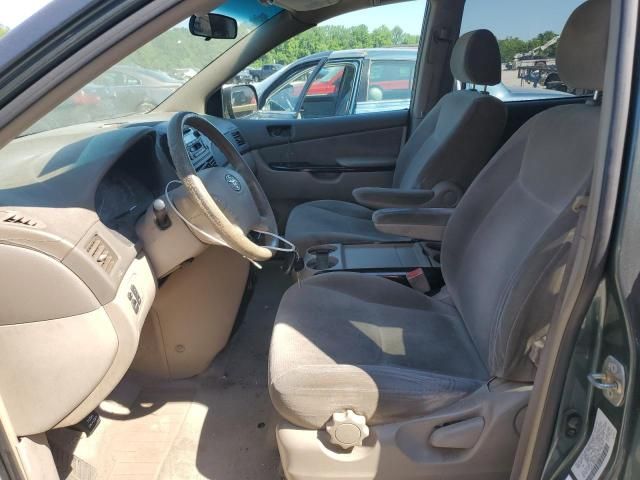 2004 Toyota Sienna CE