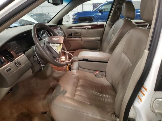 2004 Lincoln Town Car Executive