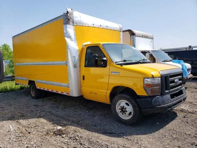 2019 Ford Econoline E350 Super Duty Cutaway Van