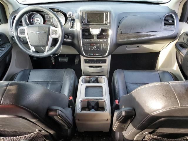 2014 Chrysler Town & Country Touring L