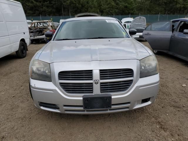 2005 Dodge Magnum SE