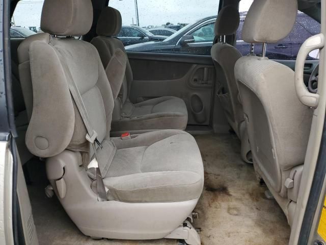 2005 Toyota Sienna CE