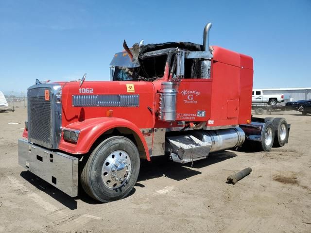 2006 Freightliner Conventional FLD132 XL Classic