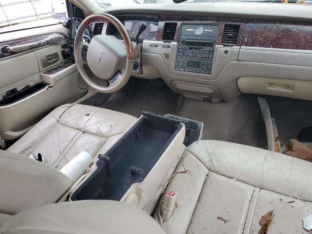 2005 Lincoln Town Car Signature Limited