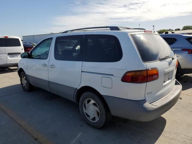 2000 Toyota Sienna LE