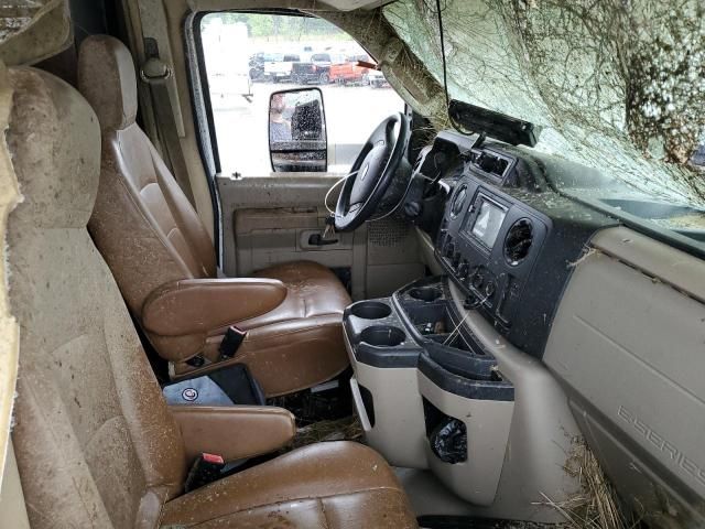 2014 Ford Econoline E450 Super Duty Cutaway Van