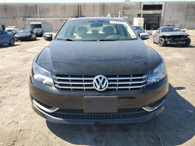 2012 Volkswagen Passat SEL