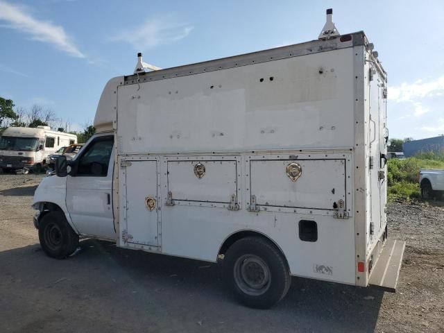 2005 Ford Econoline E350 Super Duty Cutaway Van