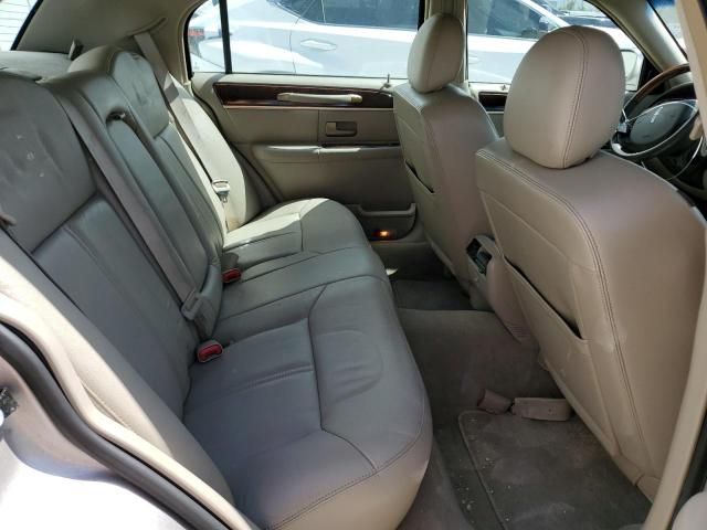 2010 Lincoln Town Car Signature Limited